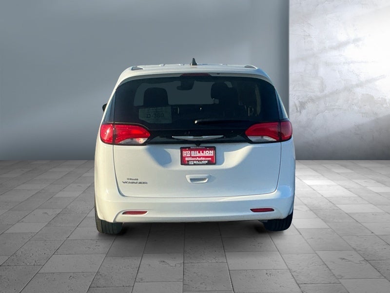 2024 Chrysler Voyager LX