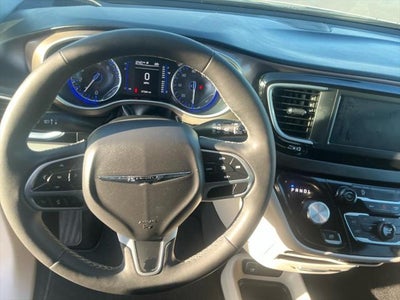 2024 Chrysler Voyager LX