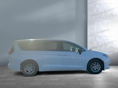2024 Chrysler Voyager LX