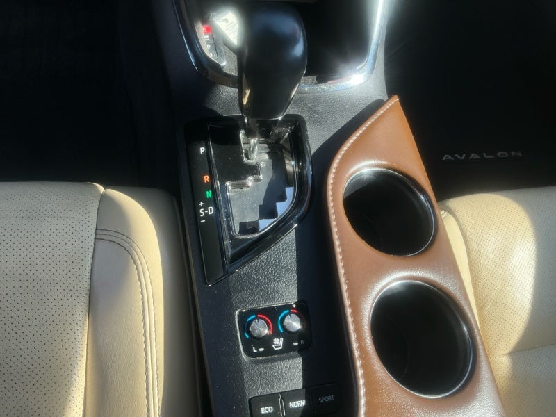 2016 Toyota AVALON Limited