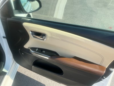 2016 Toyota AVALON Limited