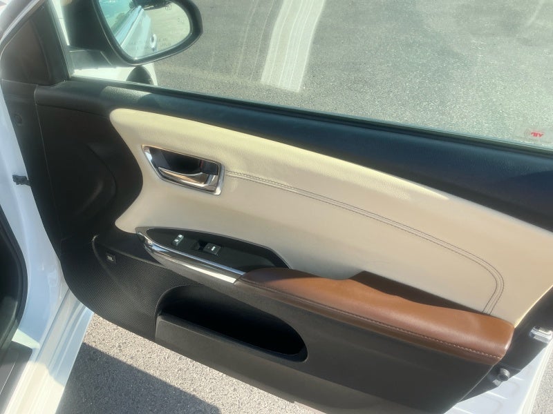 2016 Toyota AVALON Limited