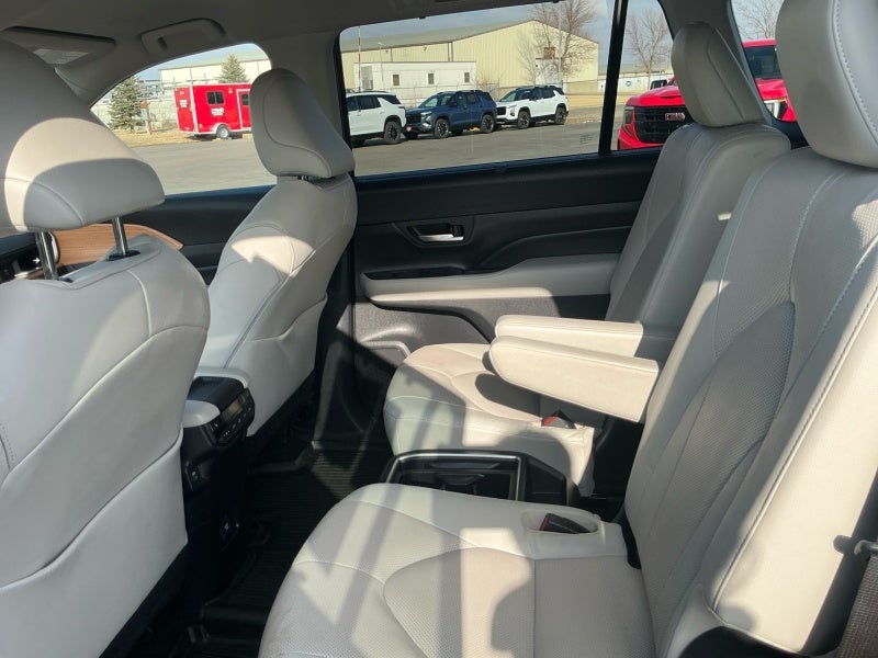 2024 Toyota GRAND HIGHLANDER Limited