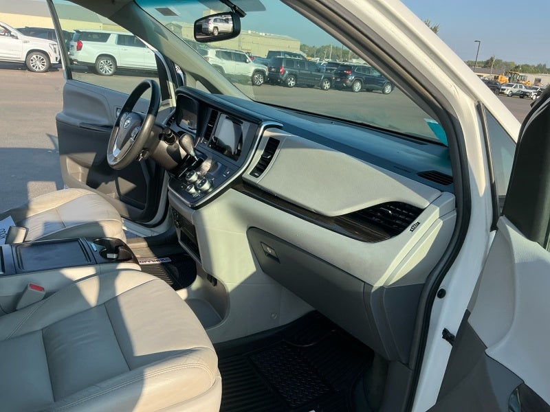 2017 Toyota Sienna XLE Premium