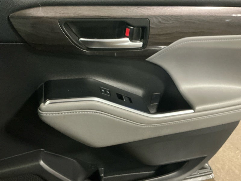 2022 Toyota HIGHLANDER Limited