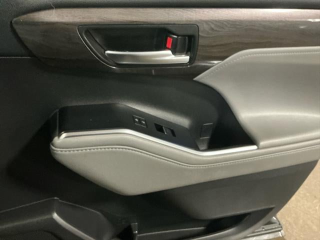 2022 Toyota HIGHLANDER Limited