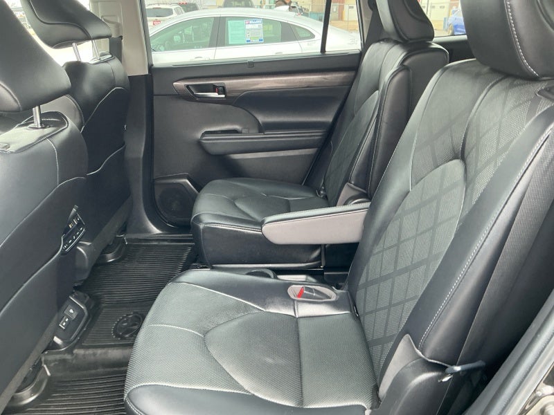 2022 Toyota Highlander Platinum