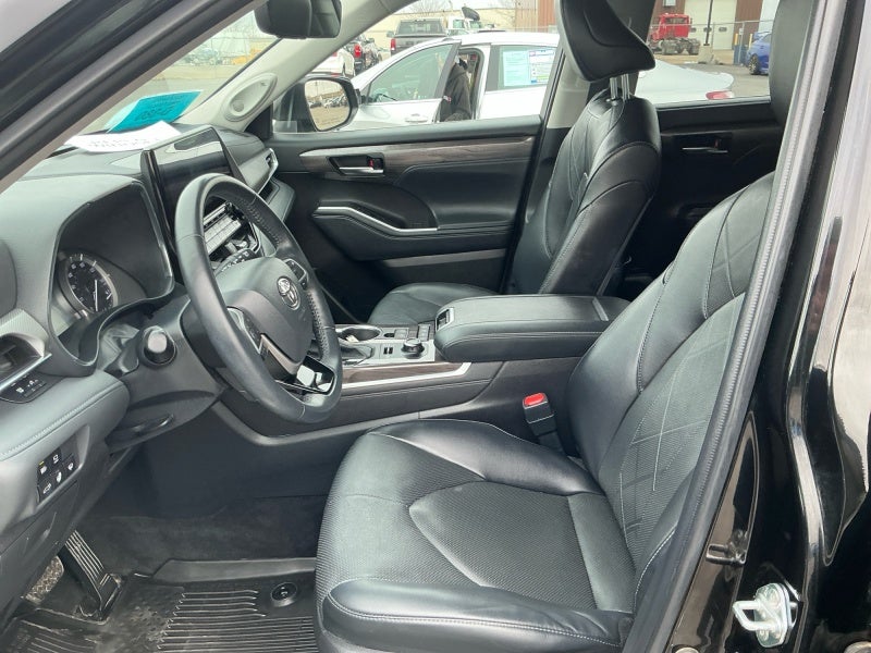 2022 Toyota Highlander Platinum