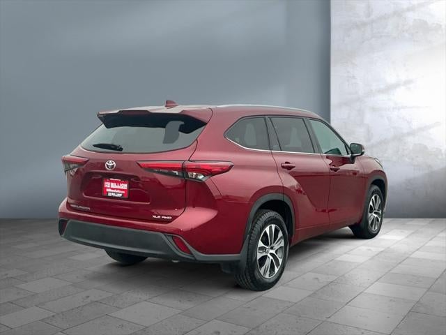 2022 Toyota HIGHLANDER XLE