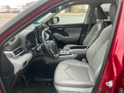 2022 Toyota HIGHLANDER XLE