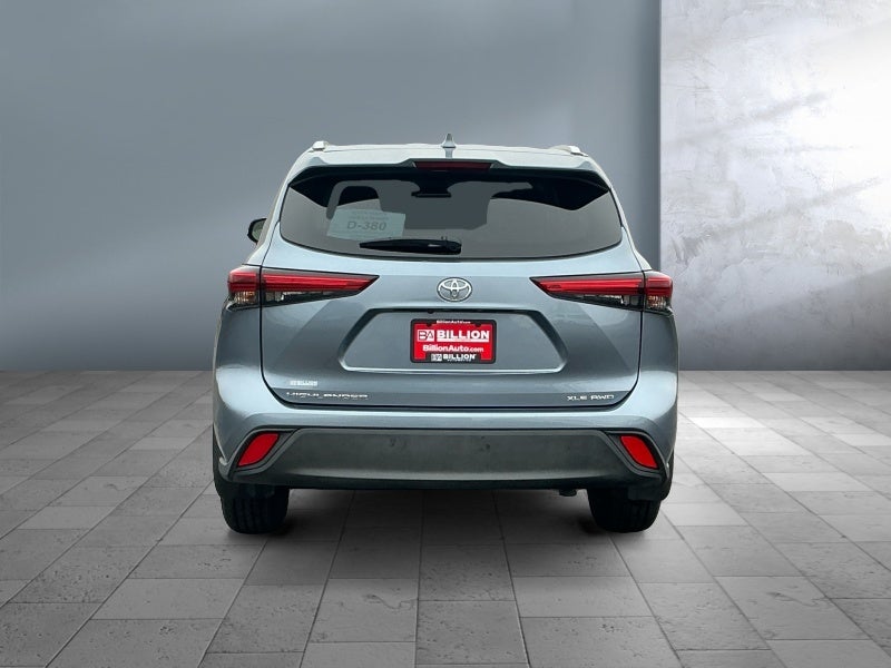 2022 Toyota HIGHLANDER XLE