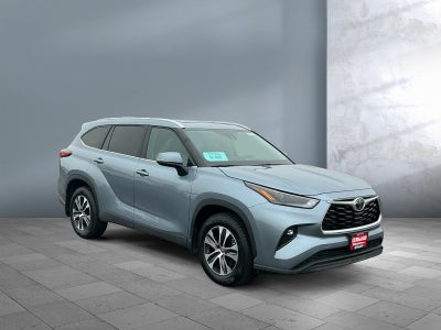 2022 Toyota HIGHLANDER XLE
