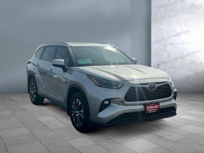 2022 Toyota HIGHLANDER XLE
