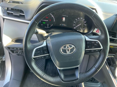 2023 Toyota Sienna XLE