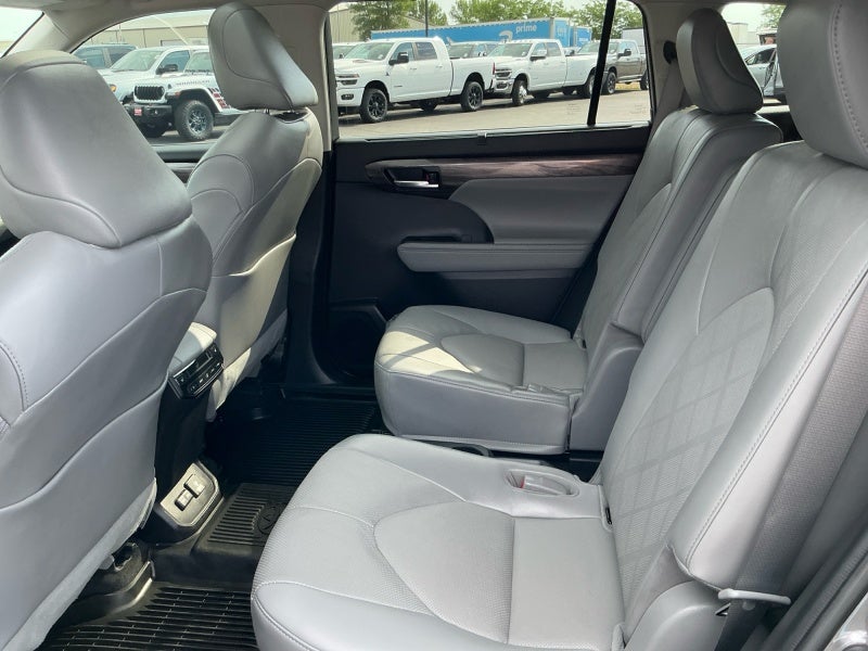 2023 Toyota Highlander Platinum