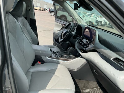 2023 Toyota Highlander Platinum