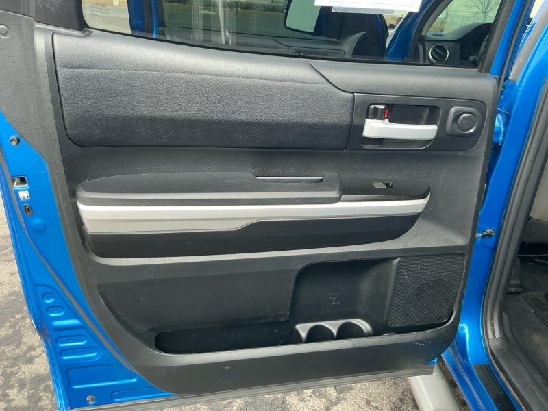 2017 Toyota TUNDRA 4X4 SR5