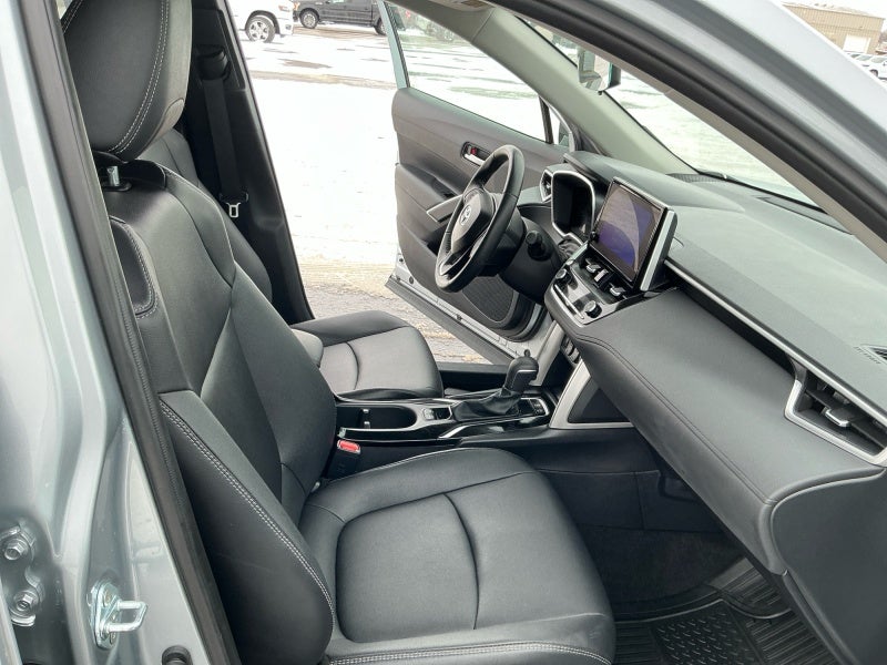 2025 Toyota Corolla Cross XLE