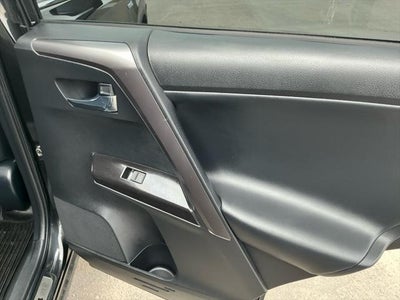 2017 Toyota RAV4 HYBRID SE