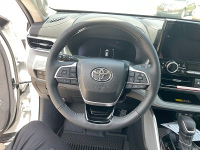 2026 Toyota Highlander Hybrid Limited