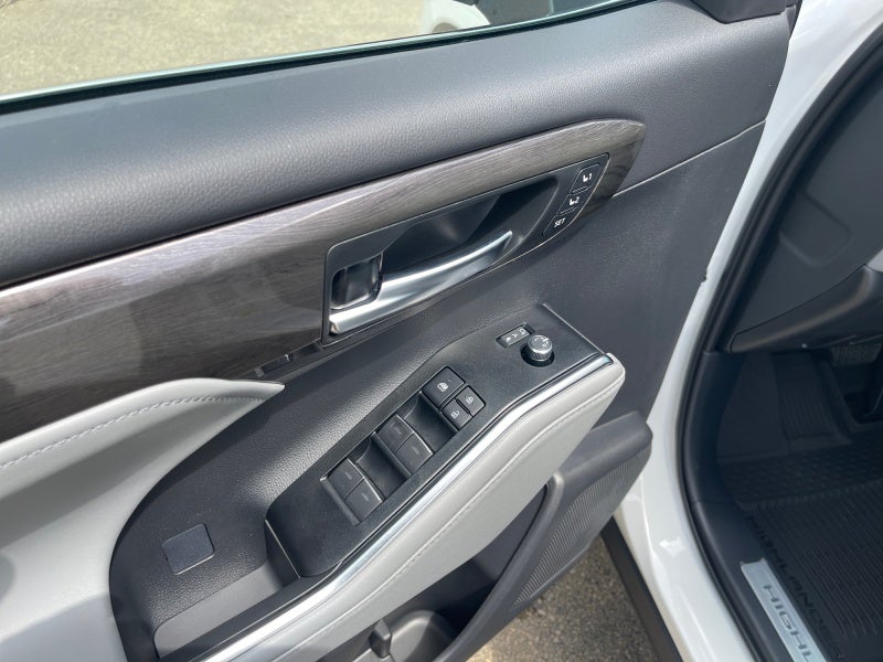 2026 Toyota Highlander Hybrid Limited