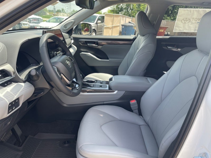2026 Toyota Highlander Hybrid Limited